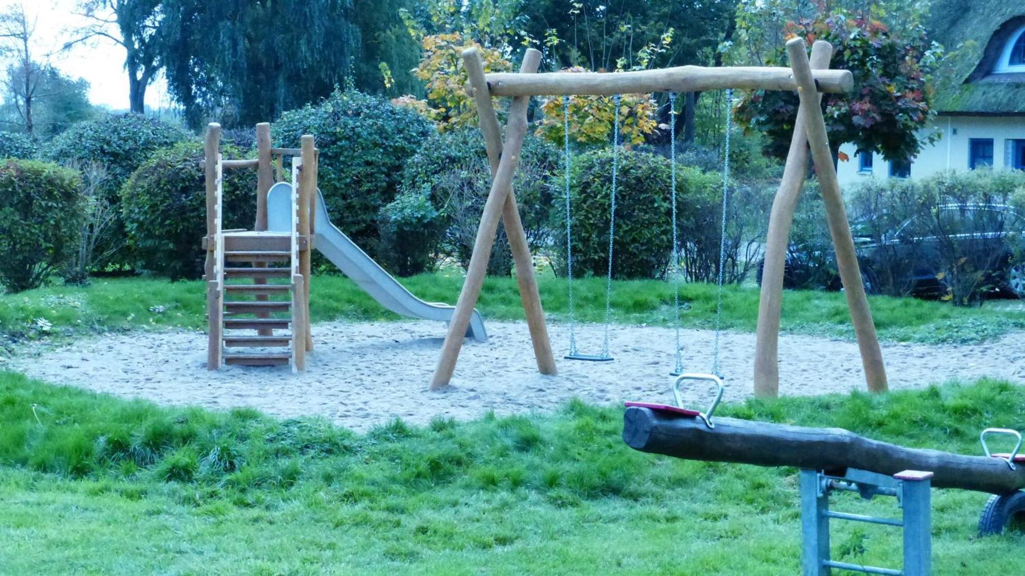 Komfortables Reetdachferienhaus Hasel 1 Puddemin Buitenkant foto