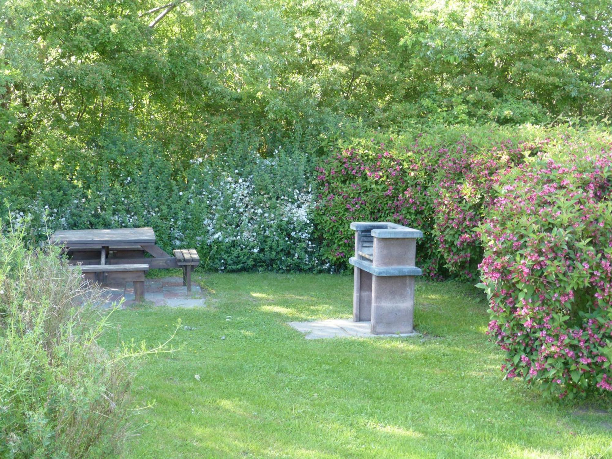 Komfortables Reetdachferienhaus Hasel 1 Puddemin Buitenkant foto